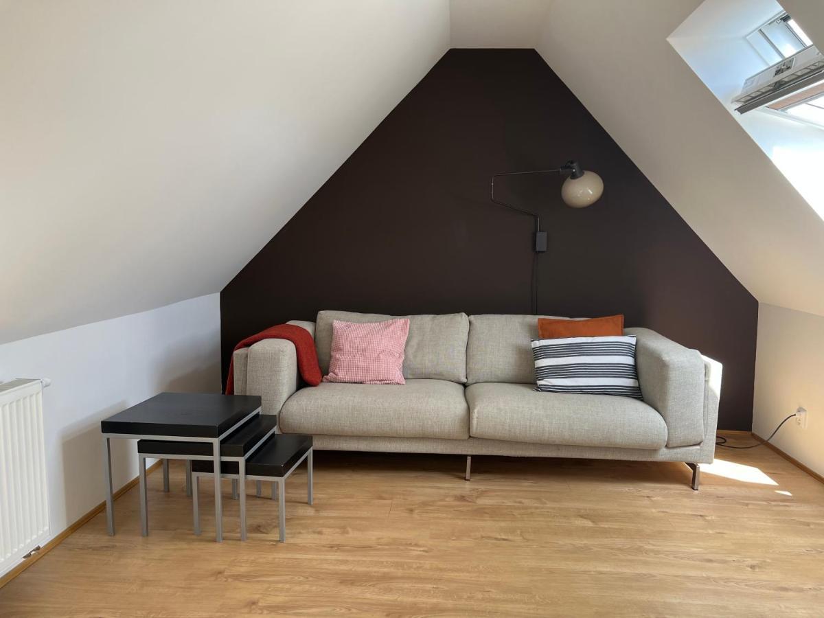 Sova Apartment Hostka  Bagian luar foto